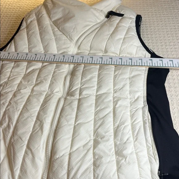 Calvin Klein puffy vest, cream with black side panels ans trim, stunning, cozy - Picture 13 of 17